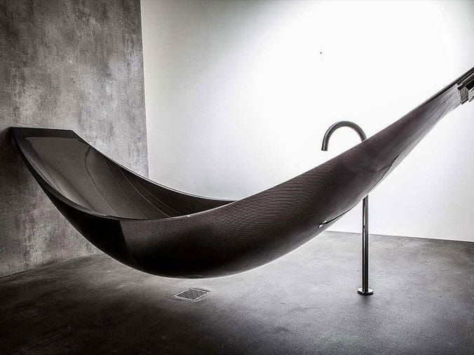 Hammok style bathtub